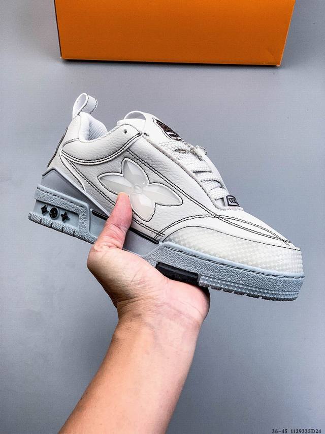 路易威登 Louis Vuitton Lv路易威登板鞋 乘风破浪的姐姐争先种草款,舒适透明底和百搭性霸屏整个时尚娱乐圈，正品1:1套楦复刻，细节调整完美主义！鞋