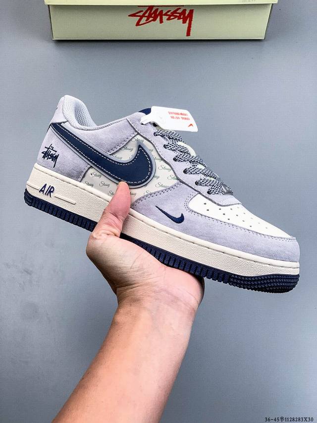 原楦数据纸版，采用硬质优质皮革鞋面材质，内置全掌Air Sole气垫。耐克 Nike Air Force 1 Low 空军一号低帮百搭休闲运动板鞋 112828