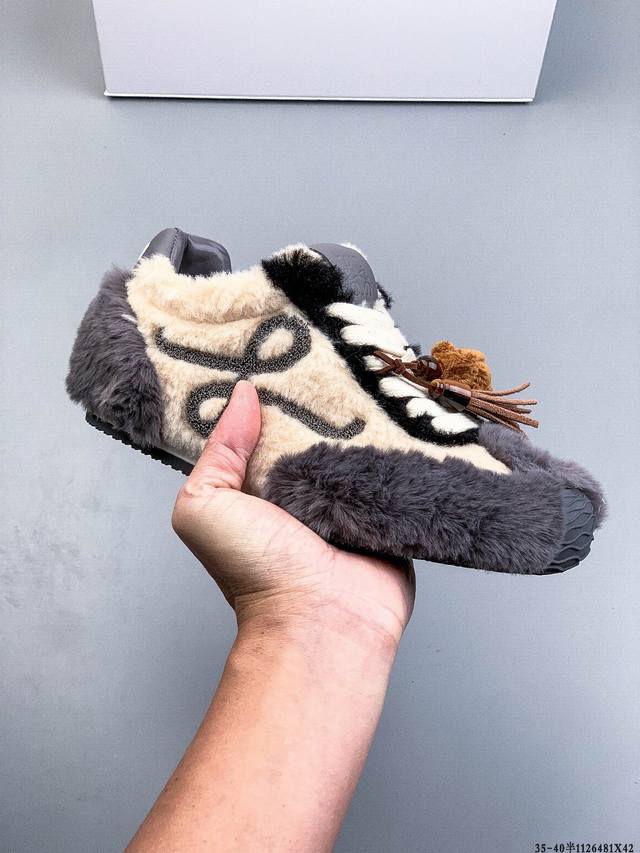 Loewe罗意威 Ballet Runner 2.0小牛皮 圆头系带 低帮 生活休闲鞋 罗意威全新版大头运动鞋Ballet Runner2.0，以其独特的设计和