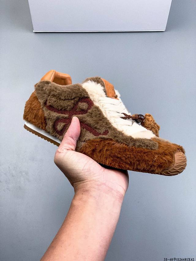 Loewe罗意威 Ballet Runner 2.0小牛皮 圆头系带 低帮 生活休闲鞋 罗意威全新版大头运动鞋Ballet Runner2.0，以其独特的设计和