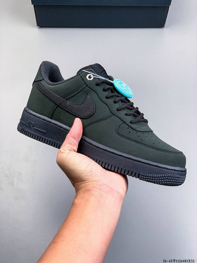 原楦数据纸版，采用硬质优质皮革鞋面材质，内置全掌Air Sole气垫。耐克 Nike Air Force 1 Low 空军一号低帮百搭休闲运动板鞋 112648