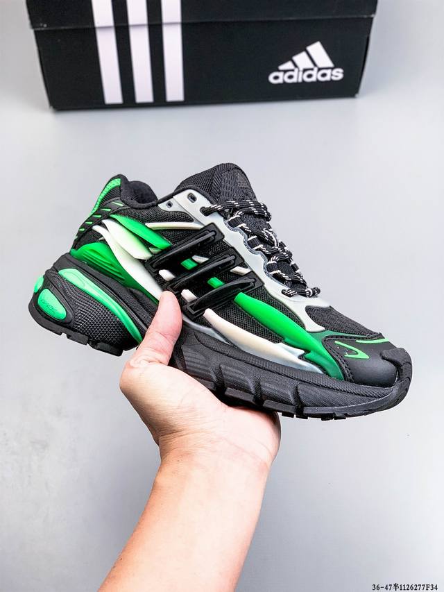 公司级！pharrell Williams 与 Adidas 在巴黎时装周上揭晓了全新鞋款Adidas Jellyfish 水母 。Jellyfish 鞋款是从