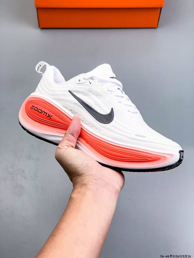 公司级！Nike Vomero plus 耐克 舒适减震防滑 低帮跑步鞋 全掌Reactx泡绵中底 前掌和后跟还配备了Air Zoom气垫单元 据说跑起来更快更