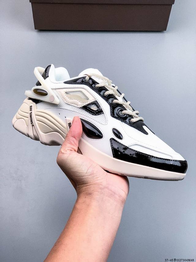 公司级 Raf Simons Cylon-21 潮流运动 织物皮革 圆头系带 低帮休闲鞋 采用光滑皮革 网眼和绒面革制成 饰有橡胶细节 具有系带封口 圆头款式