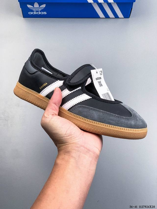 公司级！Adidas Samba Jane 阿迪达斯 玛丽珍款 板鞋懒人一脚蹬运动鞋 采用皮革材质的设计融合了经典与现代元素 它采用了玛丽珍鞋的特色设计 如鞋面