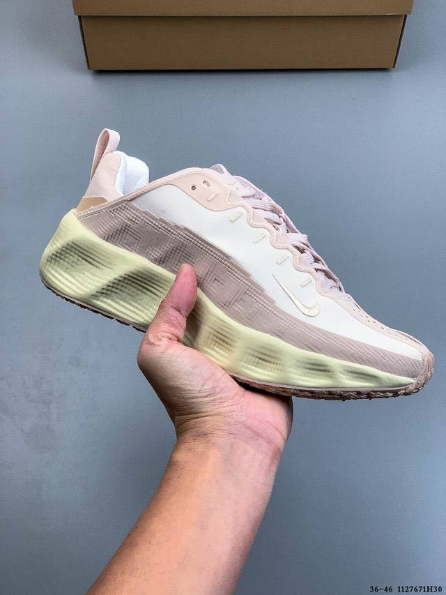 公司级！Hyein Seo X Nike Ava Rover Ava Rover 联名鞋 该鞋款采用流线型轮廓设计，鞋面结合 Tpu 网格支撑结构，中底搭载 R