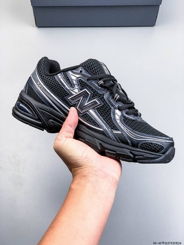 New Balance Nb740 英产 轻便复古休闲运动跑步鞋 全鞋身以网格布作为基地，在细节部分以皮革作为辅助添加，流线感很强。外形和New Balace