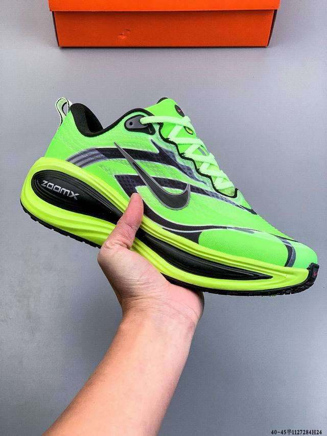 公司级！Nike Vomero plus 耐克 舒适减震防滑 低帮跑步鞋 全掌Reactx泡绵中底 前掌和后跟还配备了Air Zoom气垫单元 据说跑起来更快更