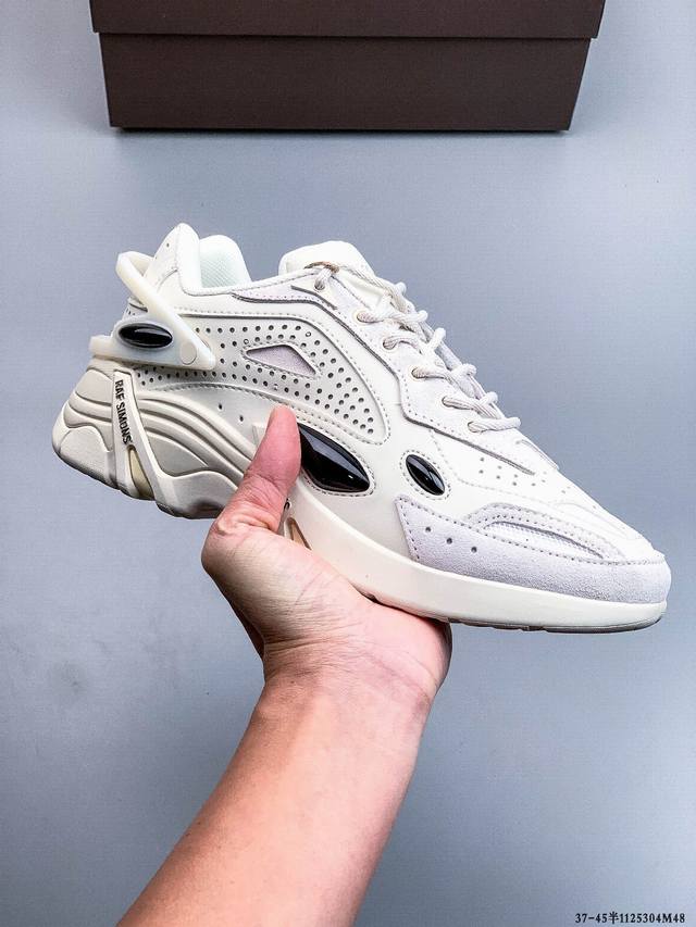 公司级 Raf Simons Cylon-21 潮流运动 织物皮革 圆头系带 低帮休闲鞋 采用光滑皮革 网眼和绒面革制成 饰有橡胶细节 具有系带封口 圆头款式