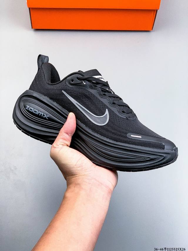 公司级！Nike Vomero plus 耐克 舒适减震防滑 低帮跑步鞋 全掌Reactx泡绵中底 前掌和后跟还配备了Air Zoom气垫单元 据说跑起来更快更