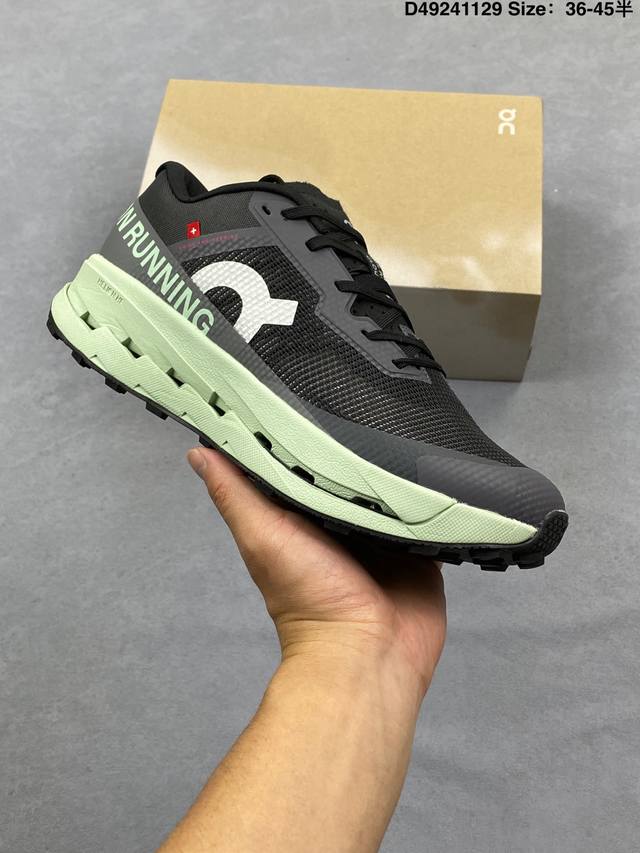 On 昂跑全新合作系列运动鞋 时尚老爹鞋，品牌与瑞士高性能运动品牌On携手打造的此系列作品专为城市与户外生活而设，充分彰显蕴含可持续理念的科技品质。跑鞋由再生聚