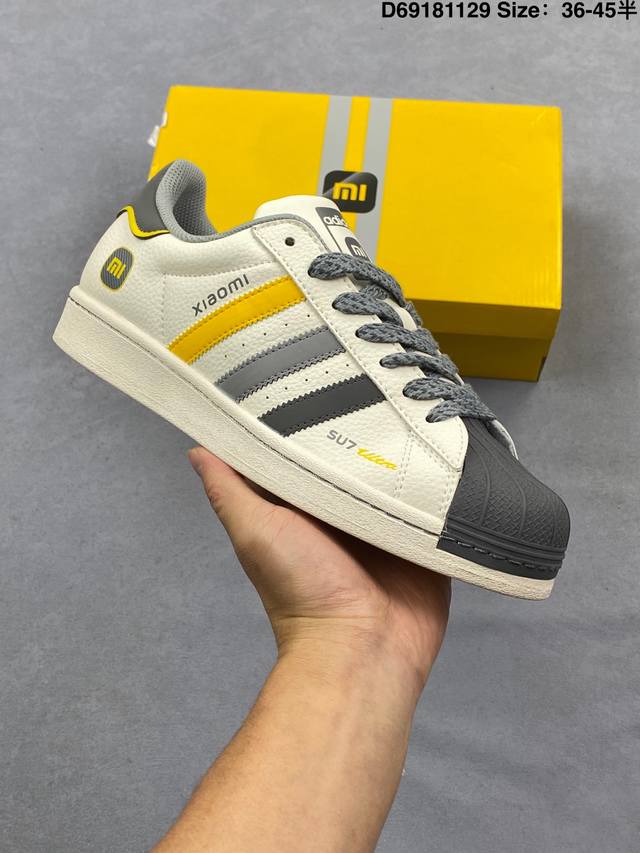 纯原 Clot X Ad Originals #贝壳头Lv联名限定 贴合柔软皮料白绿配色 ，这双鞋的整体设计思路和风格可以说很Clot。鞋款整体选用了易穿搭的白