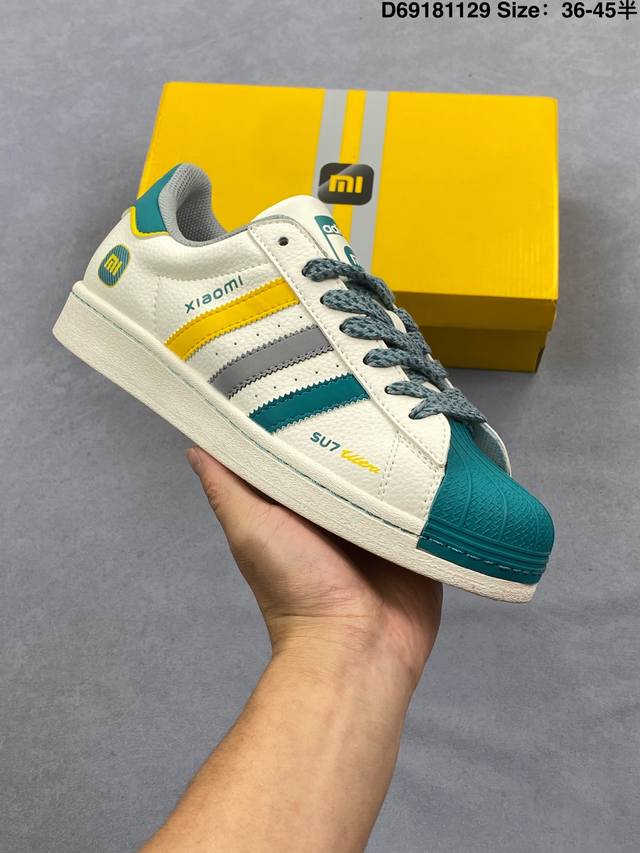 纯原 Clot X Ad Originals #贝壳头Lv联名限定 贴合柔软皮料白绿配色 ，这双鞋的整体设计思路和风格可以说很Clot。鞋款整体选用了易穿搭的白