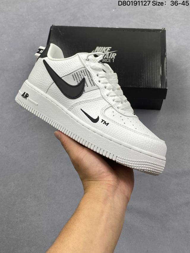 Nike 耐克 原楦原纸版数据开发版型，采用硬质荔枝纹牛培皮革鞋面材质，内置全掌Air Sole气垫经典球鞋大变身，耐克Nike Air Force 1 Low