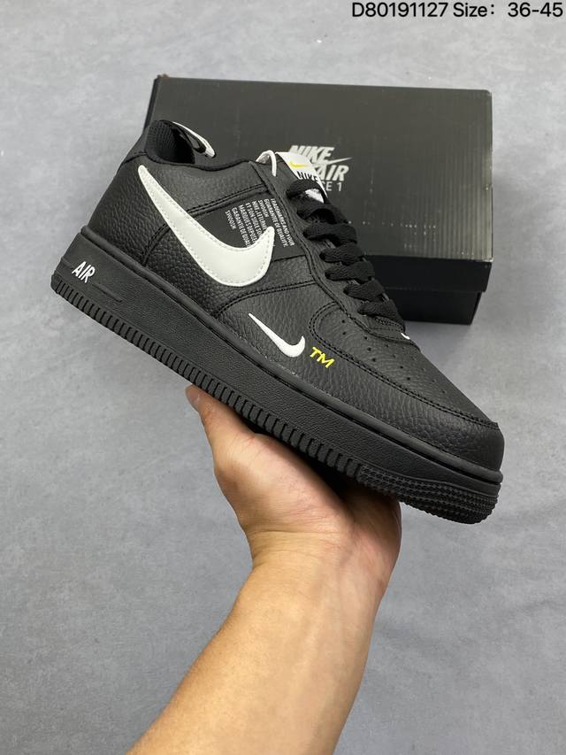 Nike 耐克 原楦原纸版数据开发版型，采用硬质荔枝纹牛培皮革鞋面材质，内置全掌Air Sole气垫经典球鞋大变身，耐克Nike Air Force 1 Low