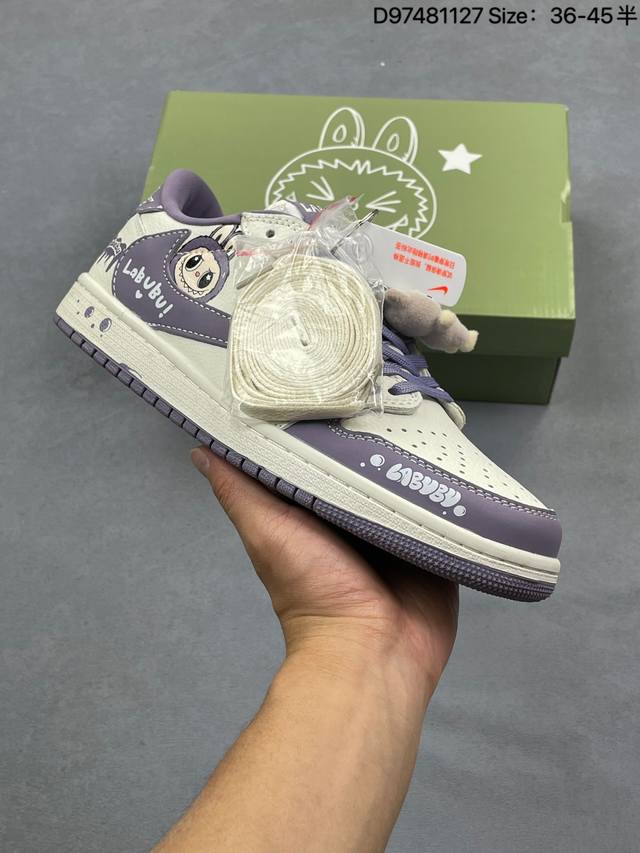 Fragment X Travis Scott X 斯图西 Air Jordan 1 Low 三方联名倒钩 性价比原盒出货 全新的三方联名低帮倒钩鞋面延续了黑脚