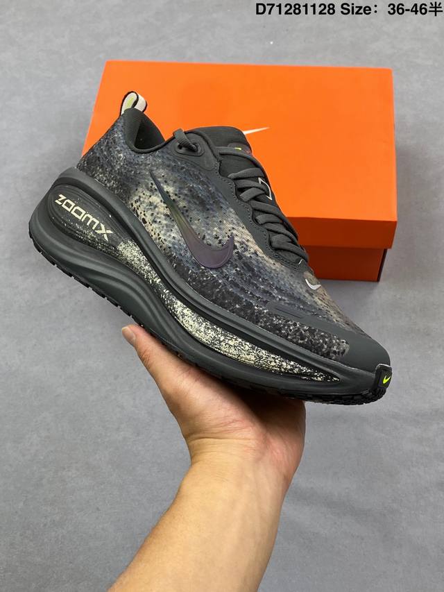 耐克 Nike Revolution 8 透气 低帮 跑步鞋 兼顾迅疾外观和稳固脚感后跟覆面和中足动态支撑巧妙融合 缔造稳定顺畅的迈步体验 货号:Im6776