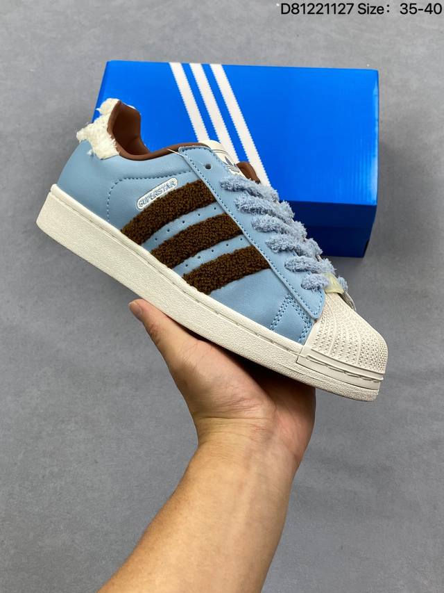 阿迪达斯 三叶草Adidas Originals Superstar”Christmas“经典贝壳头系列低帮百搭休闲运动板鞋D“皮革卡其绒毛蓝棕” 货号:Jr6