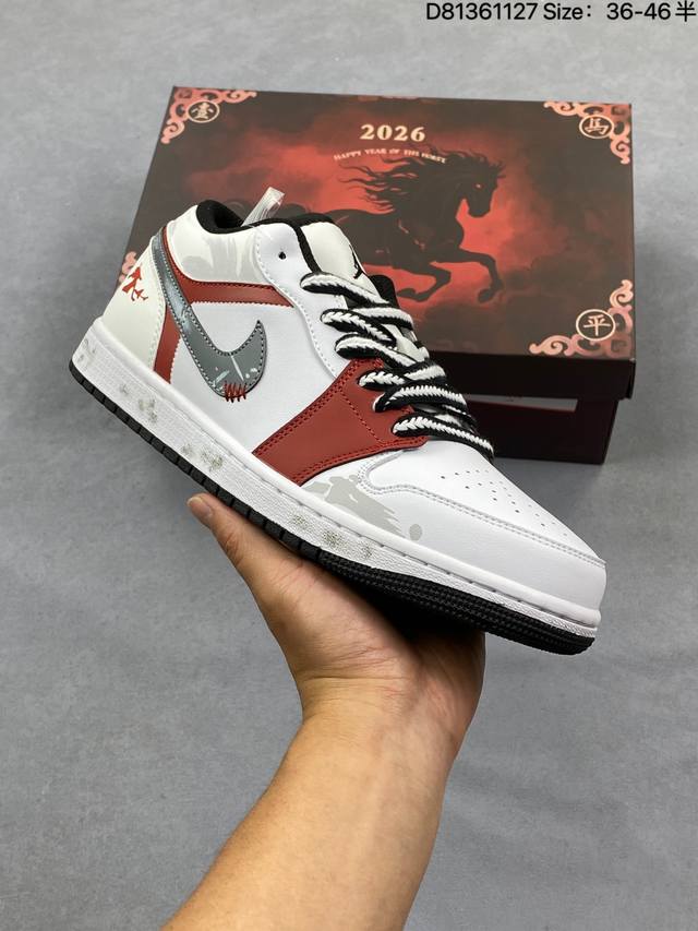 Nike Air Jordan 1 Low Aj1乔1低帮休闲板鞋 同步官方配色 原档冲孔鞋头 四线拉帮 鞋舌高弹海绵填充 官方货号:553558 113 Si