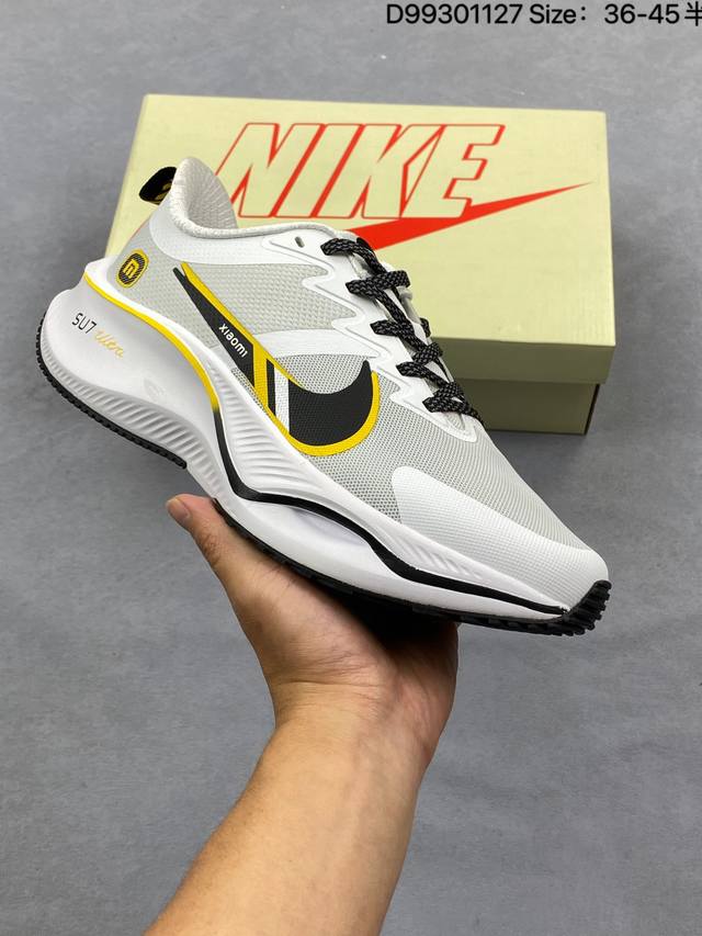 Nike pegasus plus 舒适百搭防滑耐磨 低帮 休闲跑步鞋 采用全新双层超轻透气网眼布材质 内里嵌入定型海绵 中底搭载前Zoom 全掌React配置