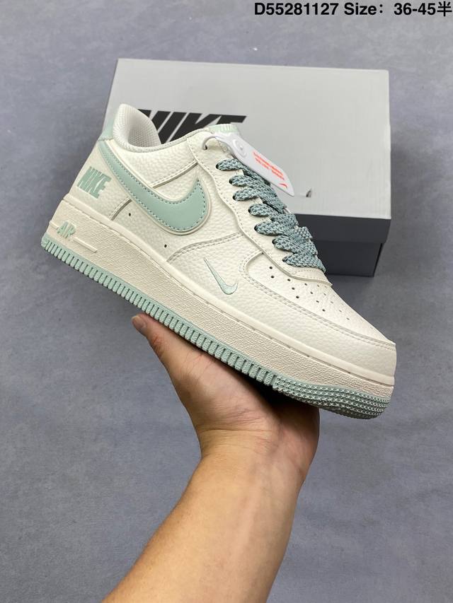 公司级：耐克Nike Air Force 1‘07 空军一号低帮百搭休闲运动板鞋。柔软、弹性十足的缓震性能和出色的中底设计，横跨复古与现代的外型结合，造就出风靡