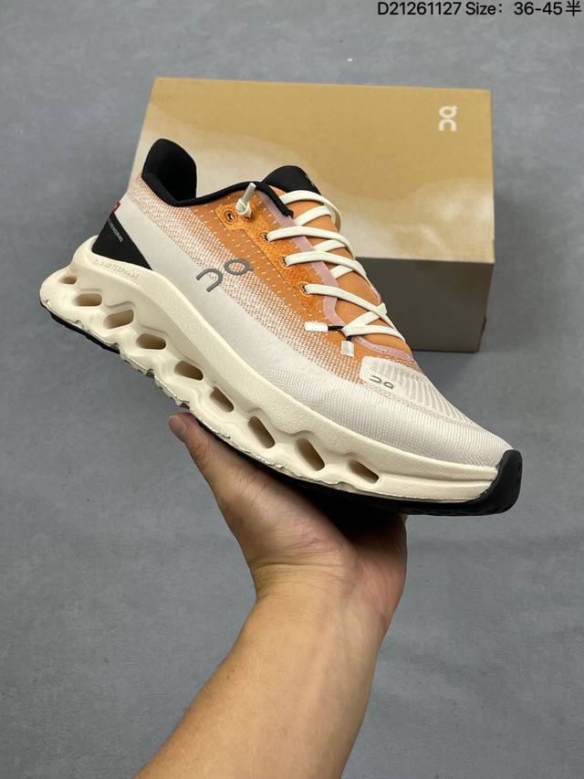 On昂跑Cloudtilt 罗意威 联名轻量运动休闲鞋！杨幂同款，脚感很舒服，鞋底柔软且包裹性好，上脚显腿长，不用系鞋带很方便～ 不管休闲还是运动都很百搭。白色