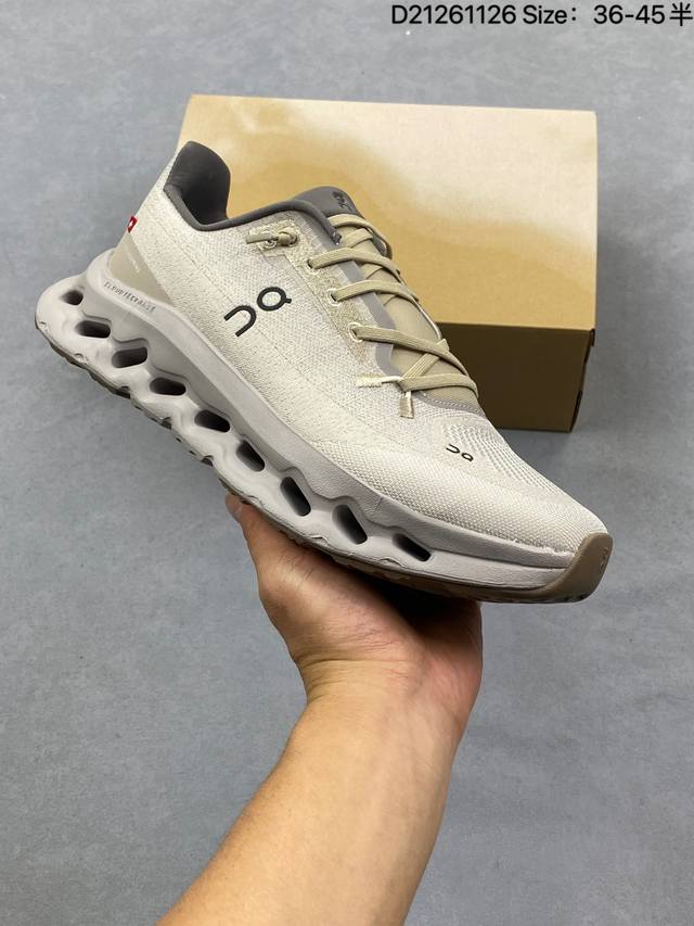 On昂跑Cloudtilt 罗意威 联名轻量运动休闲鞋！杨幂同款，脚感很舒服，鞋底柔软且包裹性好，上脚显腿长，不用系鞋带很方便～ 不管休闲还是运动都很百搭。白色