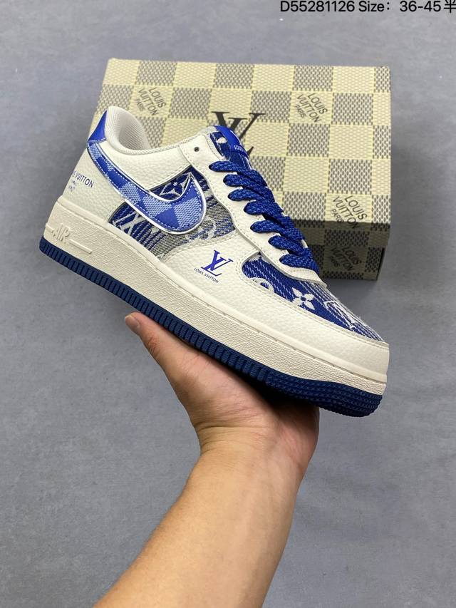公司级：耐克Nike Air Force 1‘07 空军一号低帮百搭休闲运动板鞋。柔软、弹性十足的缓震性能和出色的中底设计，横跨复古与现代的外型结合，造就出风靡