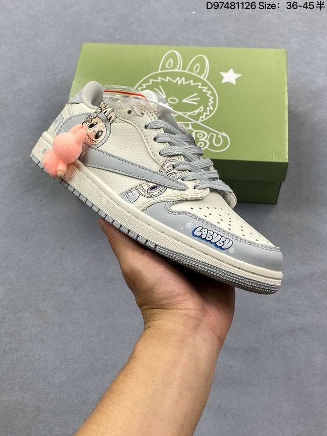 Fragment X Travis Scott X 斯图西 Air Jordan 1 Low 三方联名倒钩 性价比原盒出货 全新的三方联名低帮倒钩鞋面延续了黑脚
