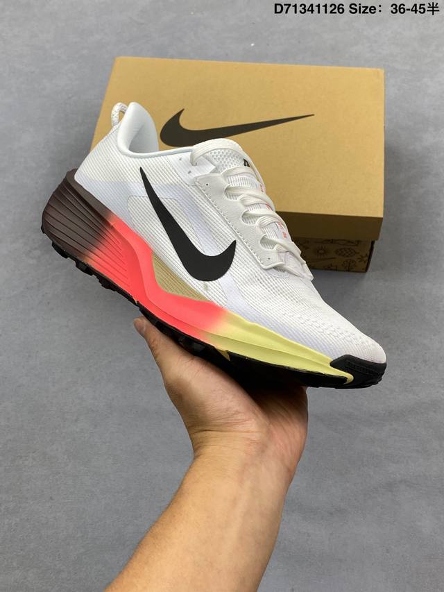 Nike 耐克 升级原楦开发纸版楦型，采用Flywire飞线与鞋带相结合鞋面材质，全掌Reactx 泡绵科技中底，外置防滑耐磨锯齿橡胶大底没啥，就是太酷了！全新