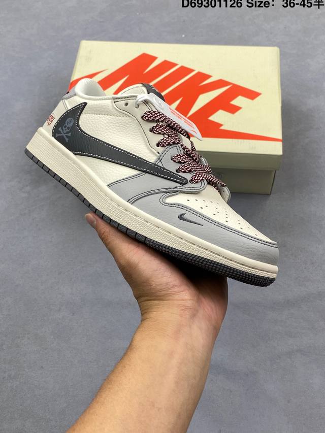 Fragment X Travis Scott X 斯图西 Air Jordan 1 Low 三方联名倒钩 性价比原盒出货 全新的三方联名低帮倒钩鞋面延续了黑脚