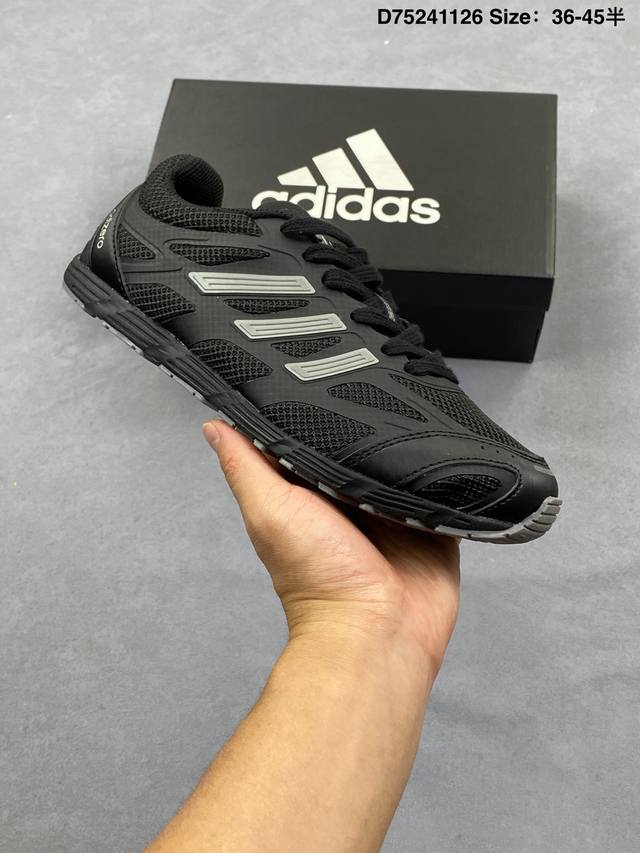 Adidas Adizero Adios 5 M 马拉松竞速专业跑鞋 Celermesh针织网面非常轻薄 纤维间的缝隙很大 可以保证跑步时的透气、排汗效果 鞋舌