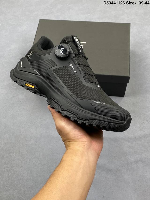 新品公司级 Kailas凯乐石 中帮登山鞋男Gore-Tex防水缓震抓地重装运动徒步鞋 适合多日中高强度负重的徒步登山鞋。 内靴采用Gore-Tex科技，这项技