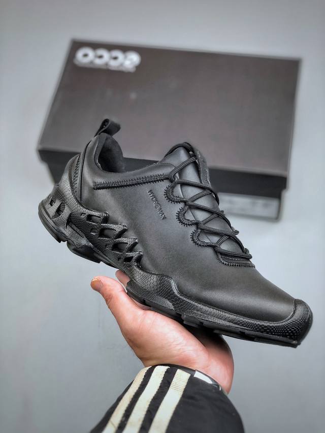 Ecco爱步Biom真皮运动鞋 防滑健步慢跑鞋 健步探索系列热门款式 牛皮鞋面，纹理自然，柔韧耐穿 直接注塑工艺连接鞋面与鞋底 一体成型，合脚耐穿 橡胶外底，适