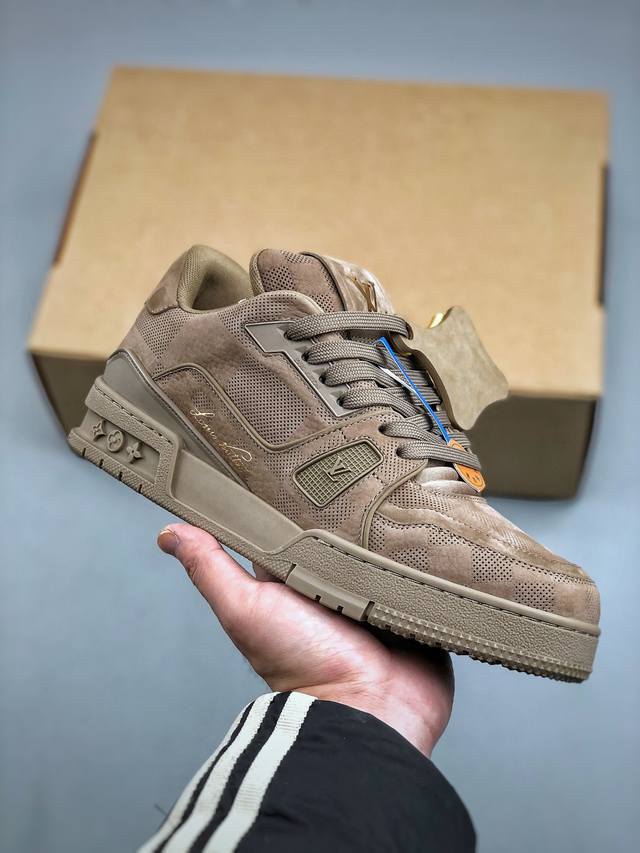 Ys纯原 顶级莞产 Louis Vuitton 路易威登 Lv Trainer 牛皮革 原楦原纸版开模，鞋型立体饱满 零毛边、零溢胶、零线头瑕疵 细节与原版一致