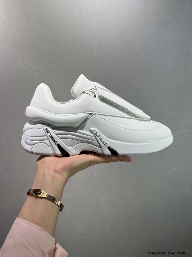公司级 Raf Simons Cylon-21 潮流运动 织物皮革 圆头系带 低帮休闲鞋采用光滑皮革 网眼和绒面革制成 饰有橡胶细节 具有系带封口 圆头款式 织