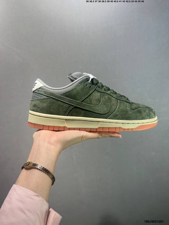 公司级Nike Sb Dunk Low pro B ”parachute Beige“ 沙漠卡其 低帮休闲板鞋 #鞋身由优质翻毛皮制成鞋头处有穿孔，透气性良好鞋