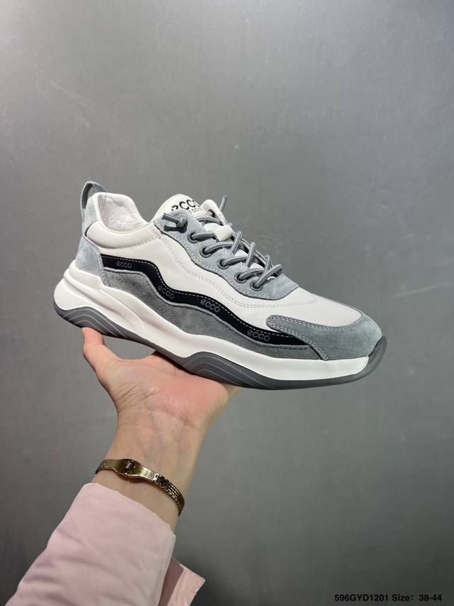 公司级Ecco爱步男鞋 百搭休闲老爹鞋 柔酷8号系列运动鞋 经典和现代工艺品质融合 精选小牛皮面料 舒适柔软细腻 版型楦型上脚非常到位 四季热销款 独有鞋型设计