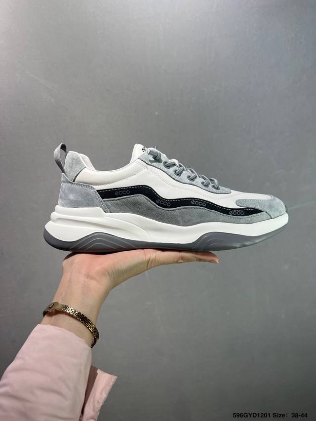 公司级Ecco爱步男鞋 百搭休闲老爹鞋 柔酷8号系列运动鞋 经典和现代工艺品质融合 精选小牛皮面料 舒适柔软细腻 版型楦型上脚非常到位 四季热销款 独有鞋型设计