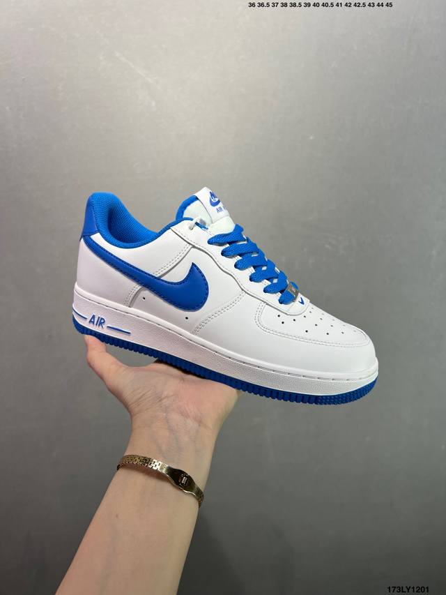 耐克Nike Air Force 1’07 空军一号低帮百搭休闲运动板鞋。柔软、弹性十足的缓震性能和出色的中底设计，横跨复古与现代的外型结合，造就出风靡全球三十
