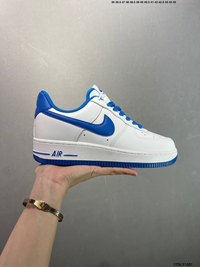 耐克Nike Air Force 1’07 空军一号低帮百搭休闲运动板鞋。柔软、弹性十足的缓震性能和出色的中底设计，横跨复古与现代的外型结合，造就出风靡全球三十