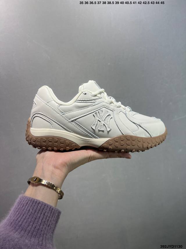 公司级Mlb Trophy Vintage S D纽约洋基队 潮流时尚厚底运动鞋 以复古基调书写千禧美学 融合现代机能元素风格重塑经典老爹鞋 厚底设计轻盈增高放