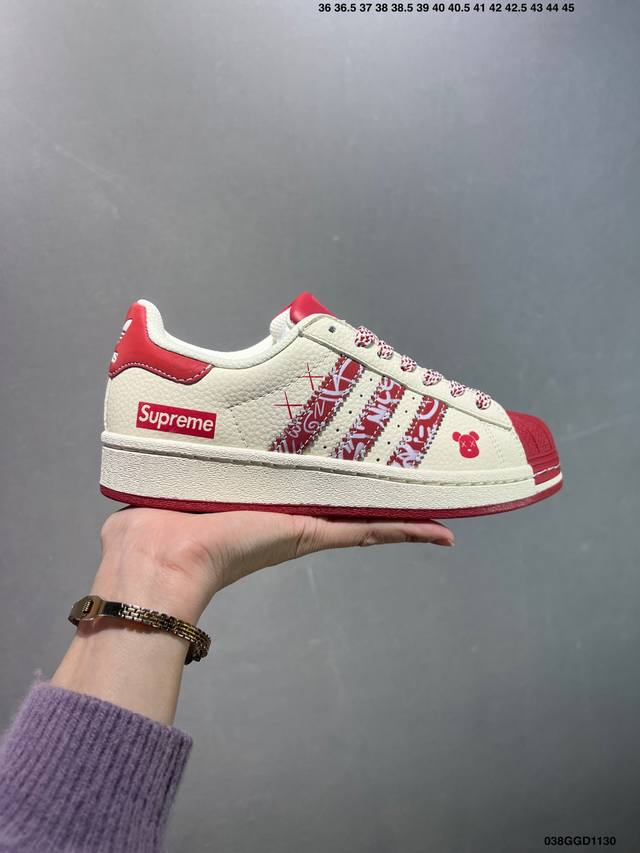 公司级Adidas Originals Gazelle Indoor 三叶草休闲防滑耐磨低帮板鞋 鞋头出色设计 塑就出众贴合感 稳固的后跟贴合足部曲线设计 软弹