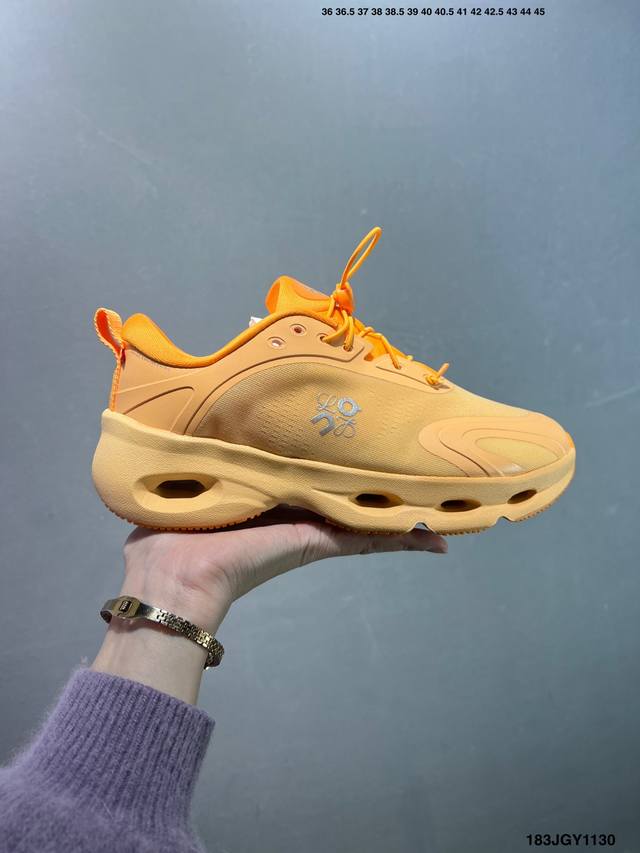 On昂跑 Loewe 系列低帮轻量舒适多功能休闲运动鞋 采用工程飞织网布组合再生聚酯纤维鞋面材质搭载独家隐藏速度中板 镂空Cloudtec科技 泡棉缓震中底 黑