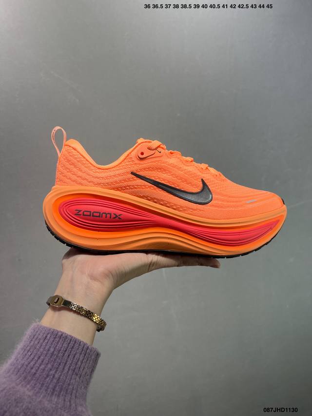 公司级耐克Nike Vomero plus 舒适减震防滑低帮跑步鞋 全掌Reactx泡绵中底 前掌和后跟还配备了Air Zoom气垫单元 据说跑起来更快更舒适哦