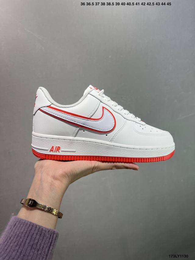 耐克Nike Air Force 1’07 空军一号低帮百搭休闲运动板鞋。柔软、弹性十足的缓震性能和出色的中底设计，横跨复古与现代的外型结合，造就出风靡全球三十
