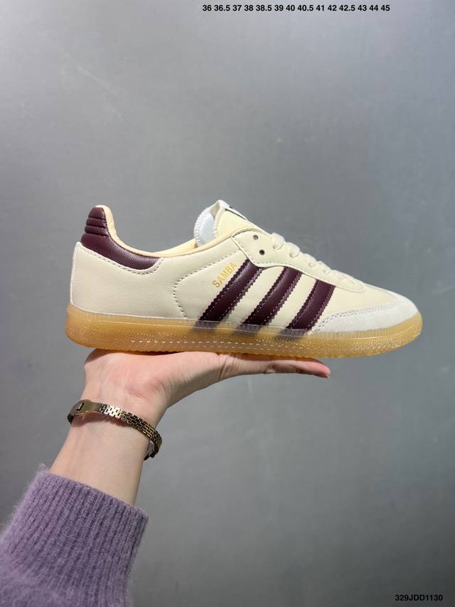 Addis Original Samba Og 复古单品 复古桑巴板鞋 这款桑巴鞋展示了高质量的工艺 带有装饰的超锁缝制和无缝的手感 柔软、柔软的皮革造型和标志