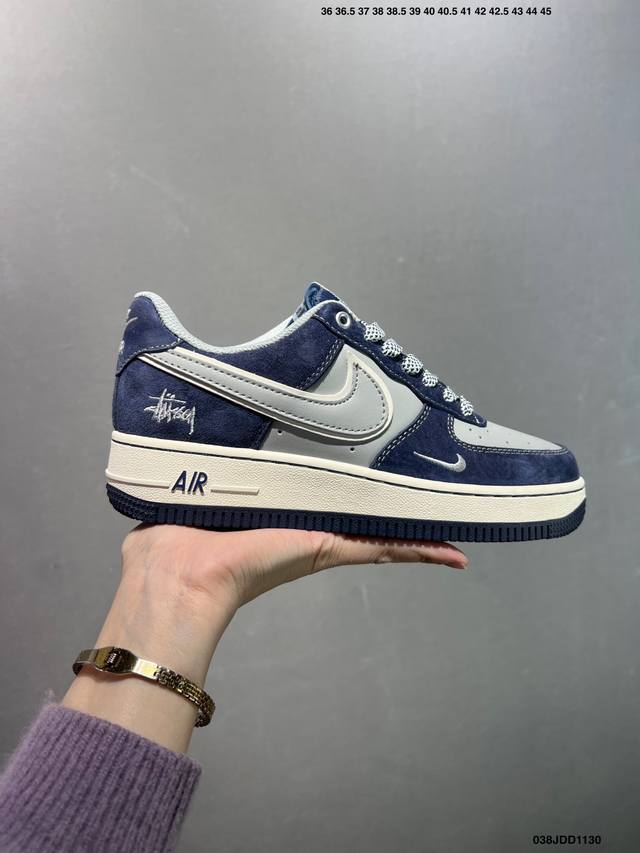 特价Nk Air Force 1′07 Low 空军一号低帮百搭休闲运动板鞋 Sj1198-108 柔软、弹性十足的缓震性能和出色的中底设计 横跨复古与现代的外