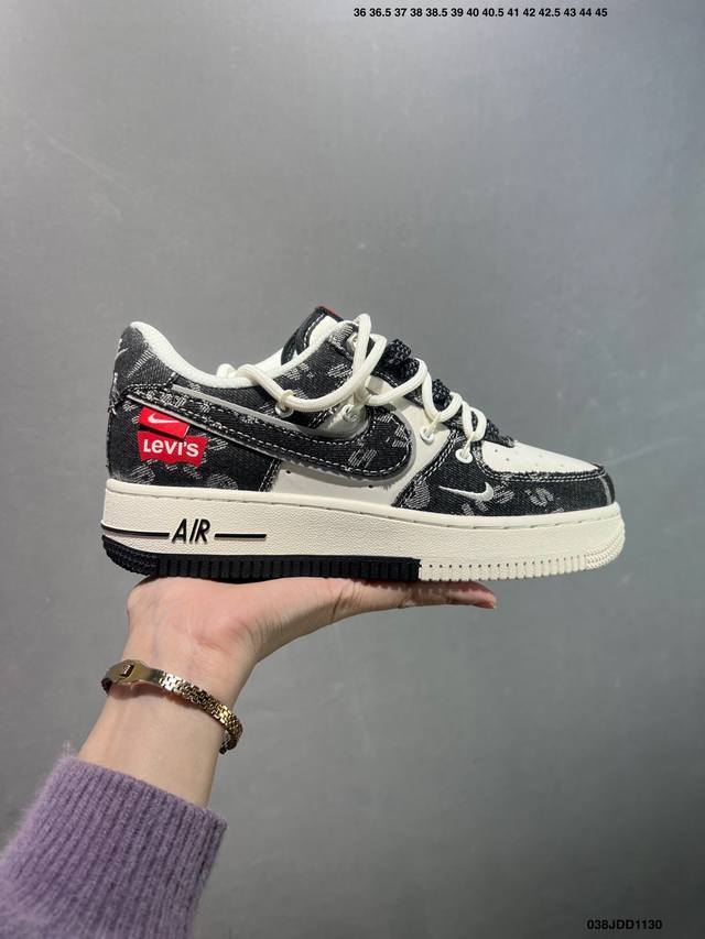 特价Nk Air Force 1′07 Low 空军一号低帮百搭休闲运动板鞋 Sj1198-108 柔软、弹性十足的缓震性能和出色的中底设计 横跨复古与现代的外