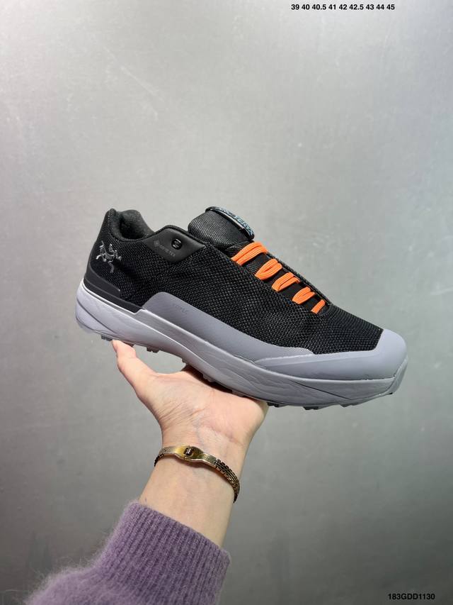 公司级Arcteryx始祖鸟 Norvan Kopec Gtx 覆盖防水 低帮户外登山徒步鞋 特有的独立衬垫 穿着更合脚 带有Gore-Tex防水内衬 提供透气